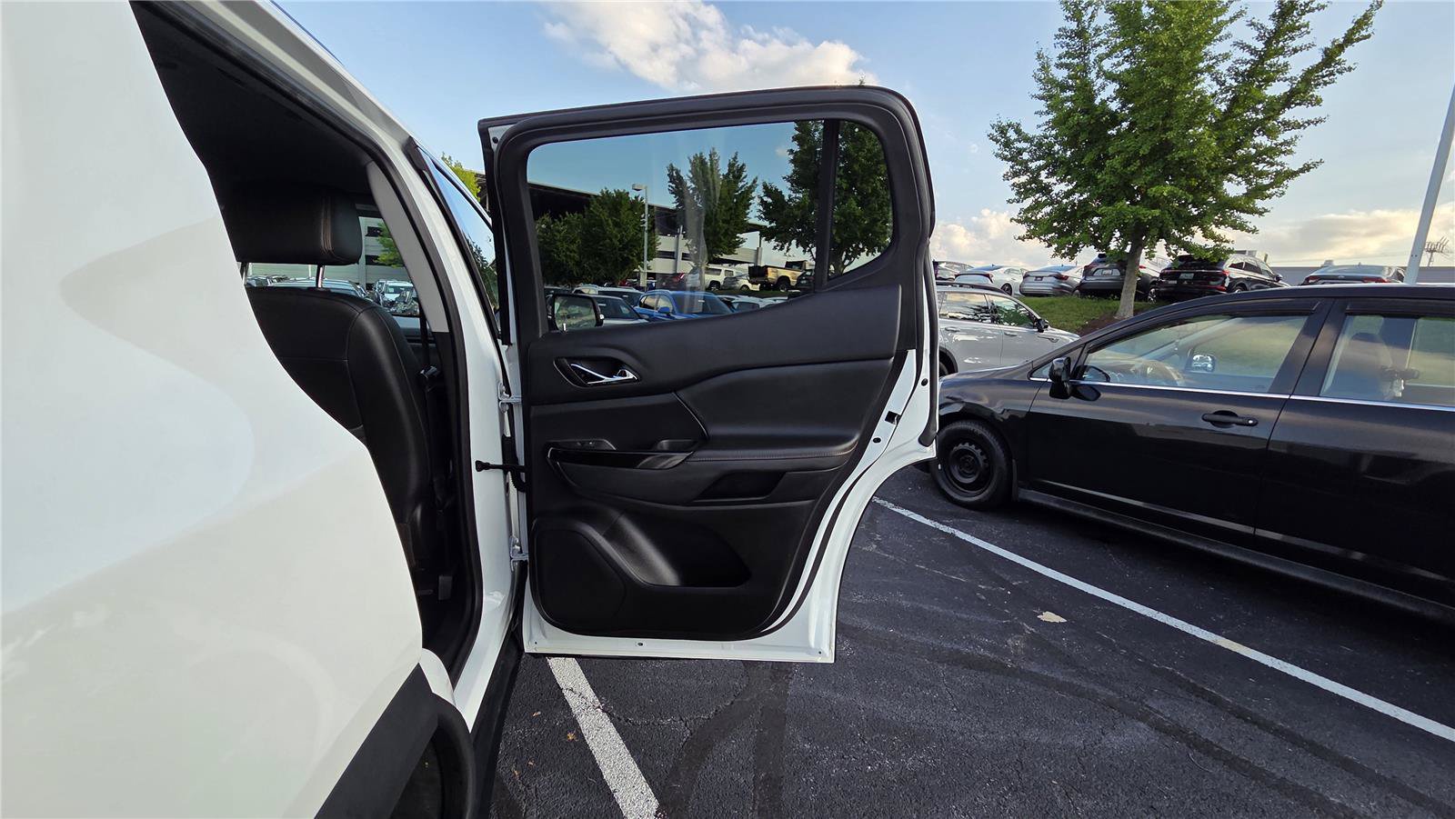 Used 2023 GMC Acadia AT4 w/ Technology Package AWD/4WD image 35