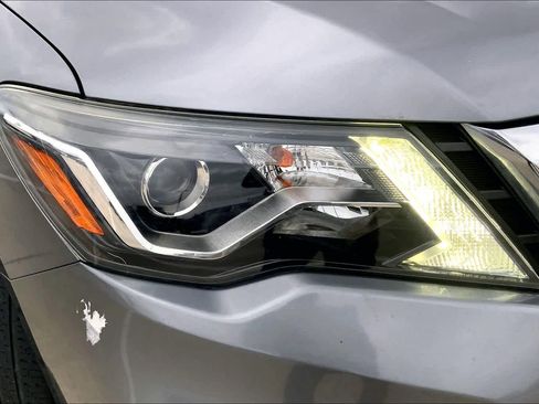 Used 2017 Nissan Pathfinder S image 25