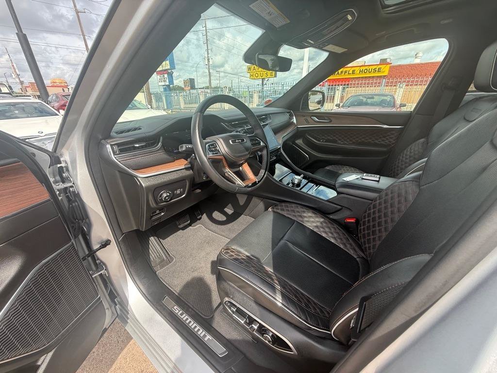 Used 2025 Jeep Grand Cherokee Summit w/ Obsidian Package AWD/4WD image 14
