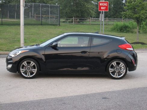 Used 2016 Hyundai Veloster w/ Option Group 02 FWD image 6