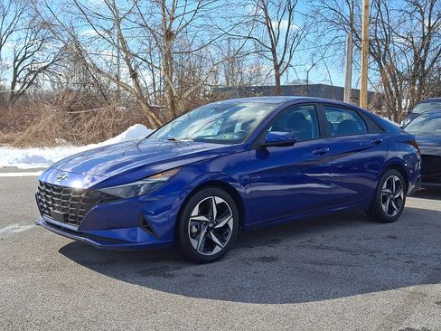 Used 2023 Hyundai Elantra SEL w/ Convenience Package image 3