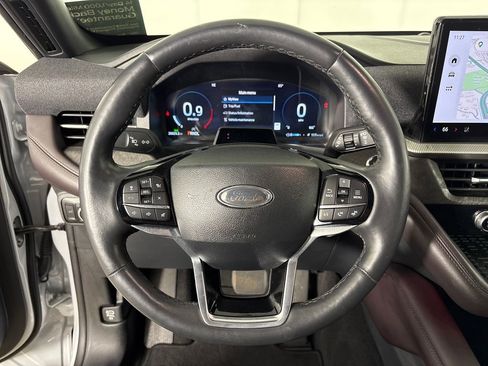 Certified 2025 Ford Explorer Platinum w/ LUX Leather Package AWD/4WD image 16