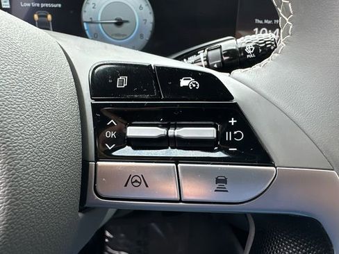 Used 2025 Hyundai Elantra SEL FWD image 33