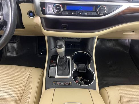 Used 2018 Toyota Highlander Limited FWD image 22