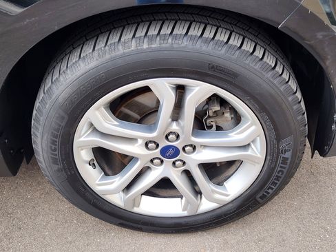 Used 2018 Ford Edge Titanium image 18