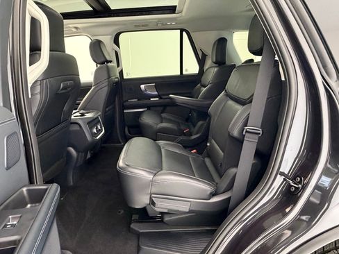 Used 2025 Ford Expedition Platinum w/ Driver's Package image 15