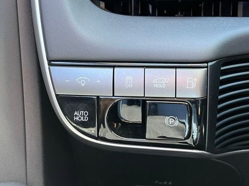 Used 2025 Hyundai Ioniq 5 Limited image 16