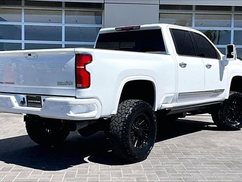 Used 2024 Chevrolet Silverado 2500 High Country w/ Technology Package image 13