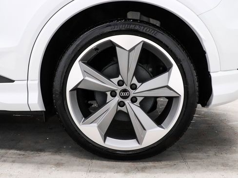 Used 2025 Audi Q4 e-tron Premium Plus w/ Premium Plus image 16