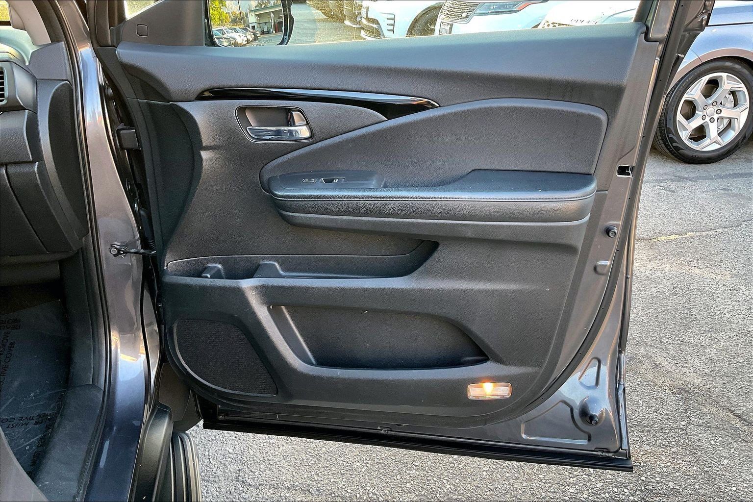 Used 2016 Honda Pilot Elite image 19