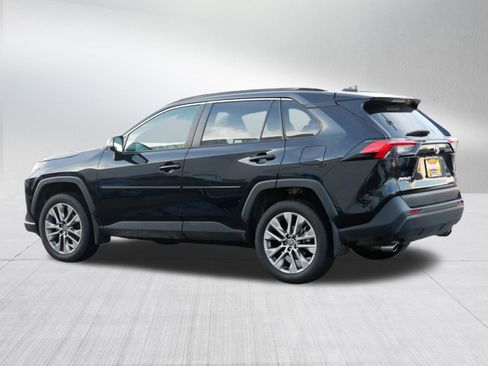 Used 2023 Toyota RAV4 XLE Premium image 5