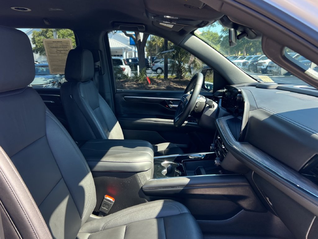 Used 2025 Chevrolet Tahoe LT w/ Comfort Package AWD/4WD image 25