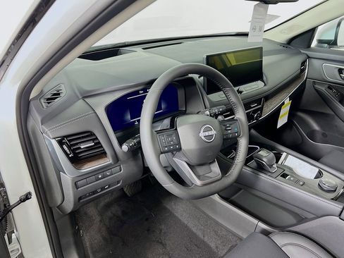 New 2025 Nissan Rogue Platinum w/ Platinum Premium Package image 8