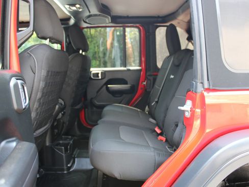 Used 2019 Jeep Wrangler Unlimited Rubicon AWD/4WD image 29