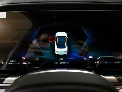 Used 2025 BMW 760i xDrive image 18