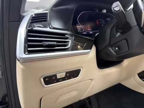Used 2021 BMW X7 xDrive40i w/ Executive Package AWD/4WD image 16