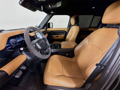Used 2023 Land Rover Defender 110 V8 AWD/4WD image 2