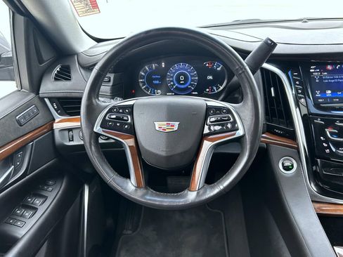 Used 2019 Cadillac Escalade Luxury AWD/4WD image 15