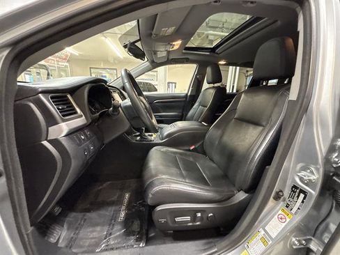 Used 2015 Toyota Highlander Limited AWD/4WD image 18