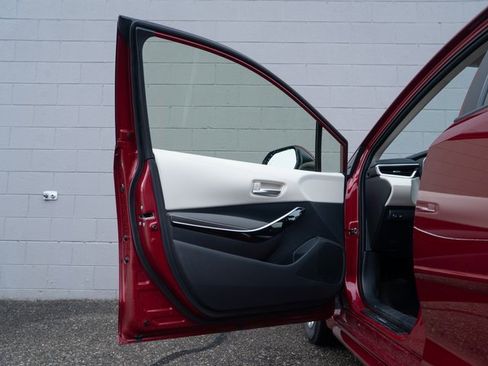 Used 2025 Toyota Corolla XLE image 15