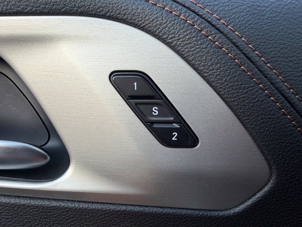 Used 2025 Chrysler Pacifica Pinnacle FWD image 15