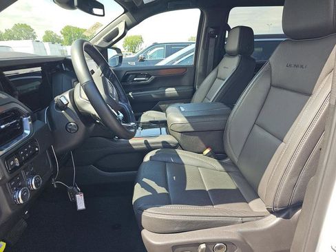 Used 2025 GMC Yukon XL Denali AWD/4WD image 4