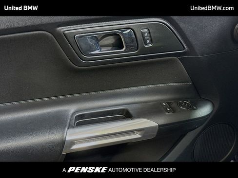 Used 2015 Ford Mustang Coupe RWD image 3