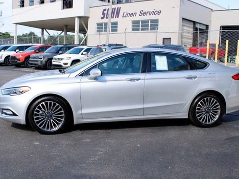 Used 2017 Ford Fusion SE w/ Fusion SE Technology Package FWD image 7