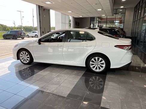 Used 2019 Toyota Camry LE FWD image 4
