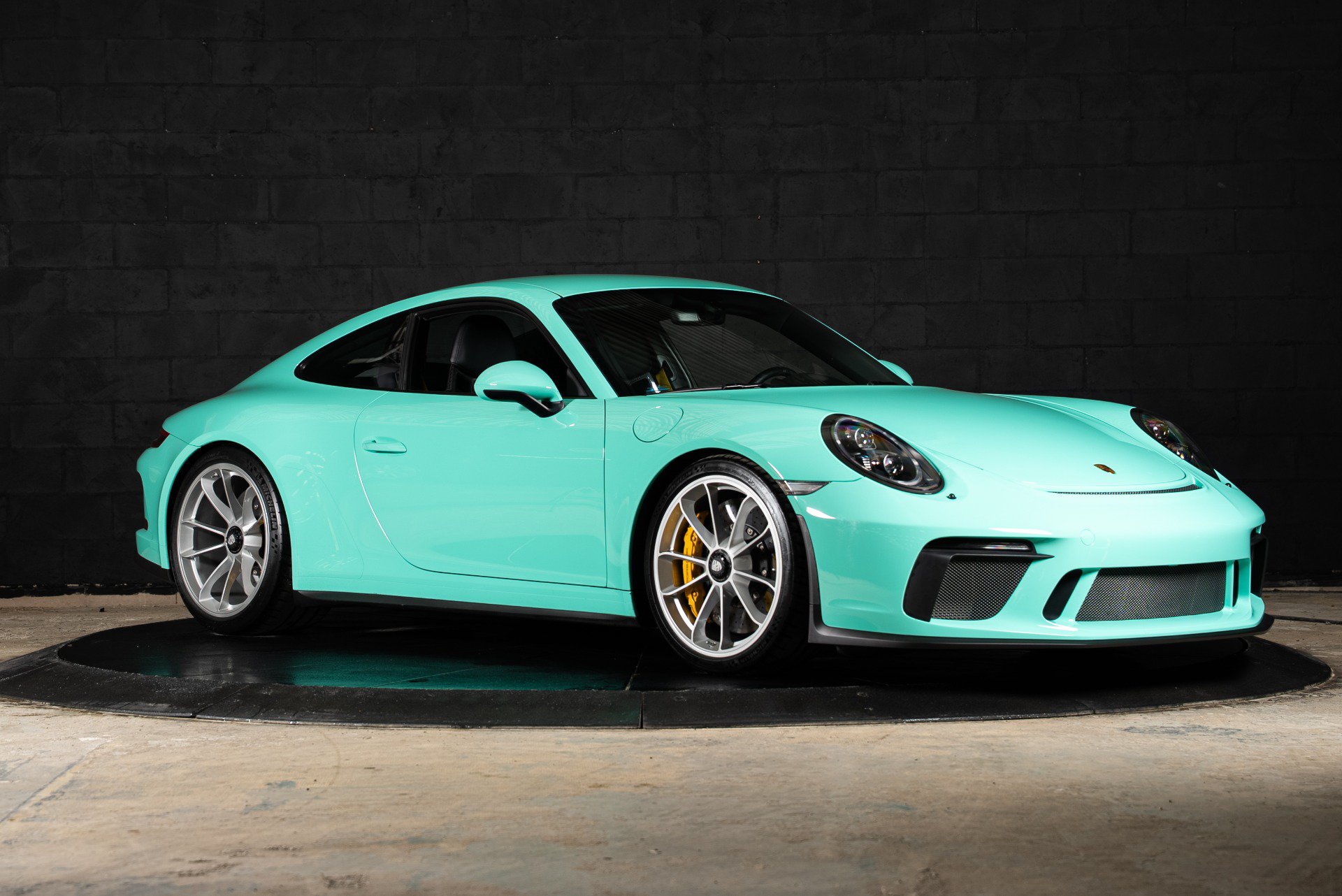 Used 2018 Porsche 911 GT3 RWD image 2