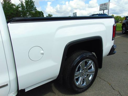 Used 2018 GMC Sierra 1500 SLT AWD/4WD image 32