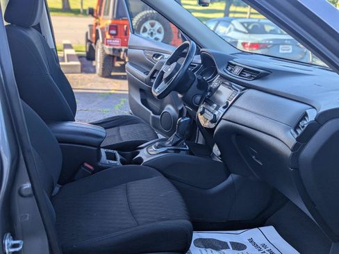 Used 2018 Nissan Rogue SV w/ Sun & Sound Touring Package AWD/4WD image 19