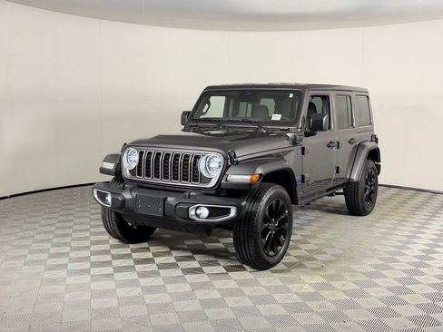 Used 2025 Jeep Wrangler Unlimited Sahara w/ Safety Group AWD/4WD image 4