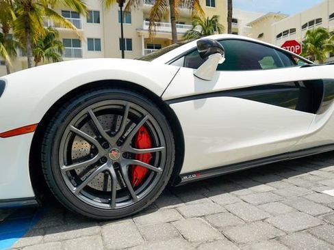 Used 2017 McLaren 570S Coupe RWD image 12