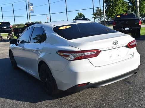 Used 2020 Toyota Camry XLE FWD image 5