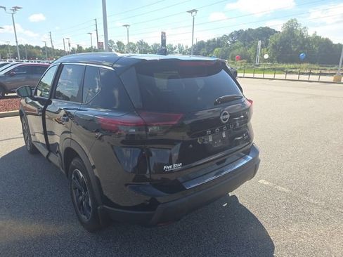 Used 2024 Nissan Rogue SV w/ SV Premium Package FWD image 7