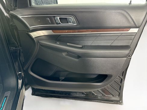 Used 2018 Ford Explorer Platinum AWD/4WD image 35