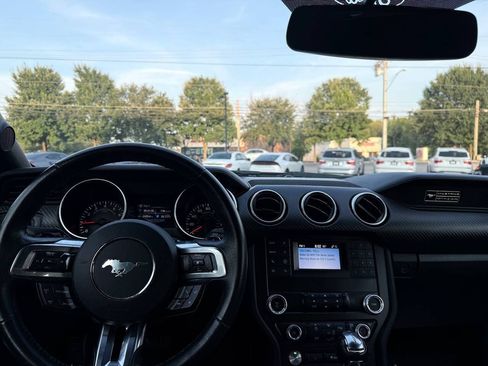 Used 2020 Ford Mustang Coupe RWD image 14