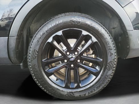 Used 2018 Ford Explorer XLT image 33