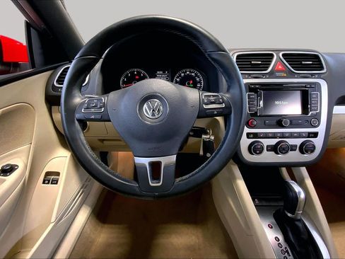 Used 2016 Volkswagen Eos Komfort FWD image 6