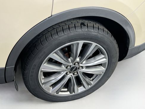 Used 2018 Lincoln MKX Reserve w/ Lincoln MKX Climate Package image 31