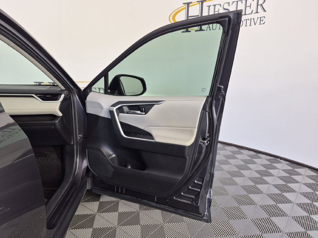 Used 2022 Toyota RAV4 XLE Premium FWD image 35