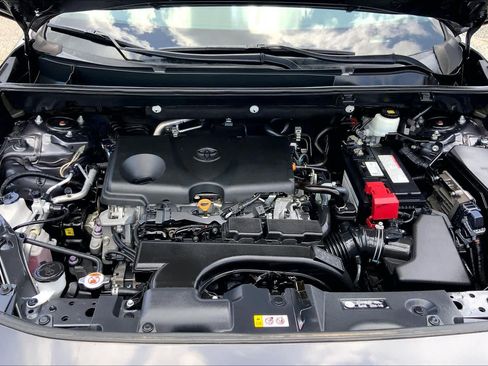 Used 2021 Toyota RAV4 LE AWD/4WD image 31