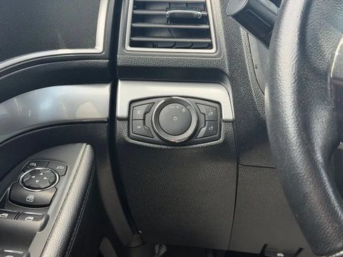 Used 2017 Ford Explorer XLT AWD/4WD image 14
