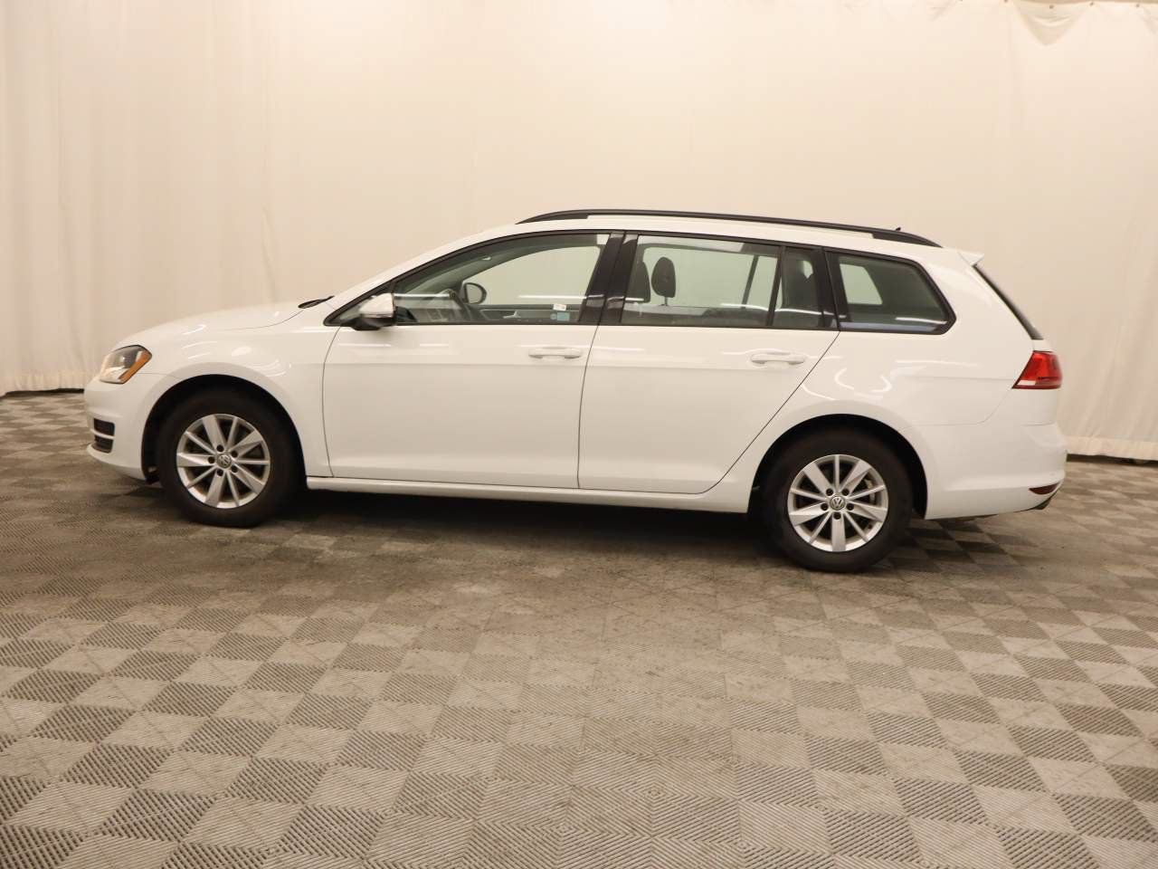 Used 2017 Volkswagen Golf S FWD image 2