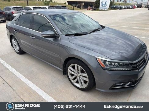 Used 2018 Volkswagen Passat 2.0T SE FWD image 2