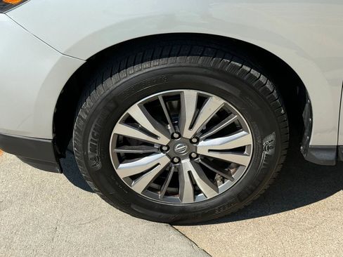 Used 2020 Nissan Pathfinder SL AWD/4WD image 46