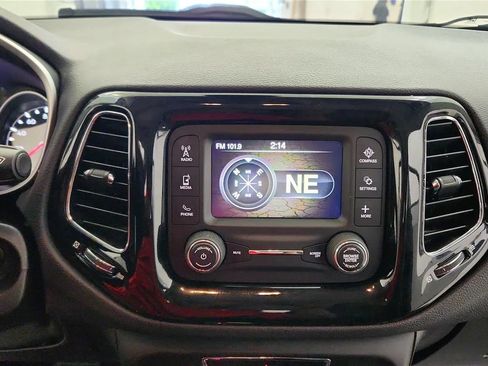 Used 2018 Jeep Compass Latitude AWD/4WD image 23