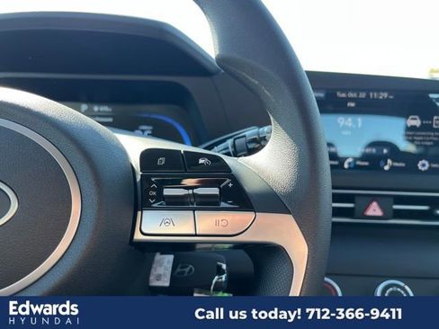 New 2025 Hyundai Elantra SE image 24