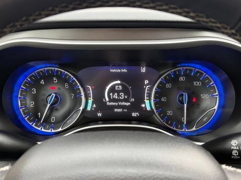 Used 2023 Chrysler Pacifica Touring-L FWD image 33